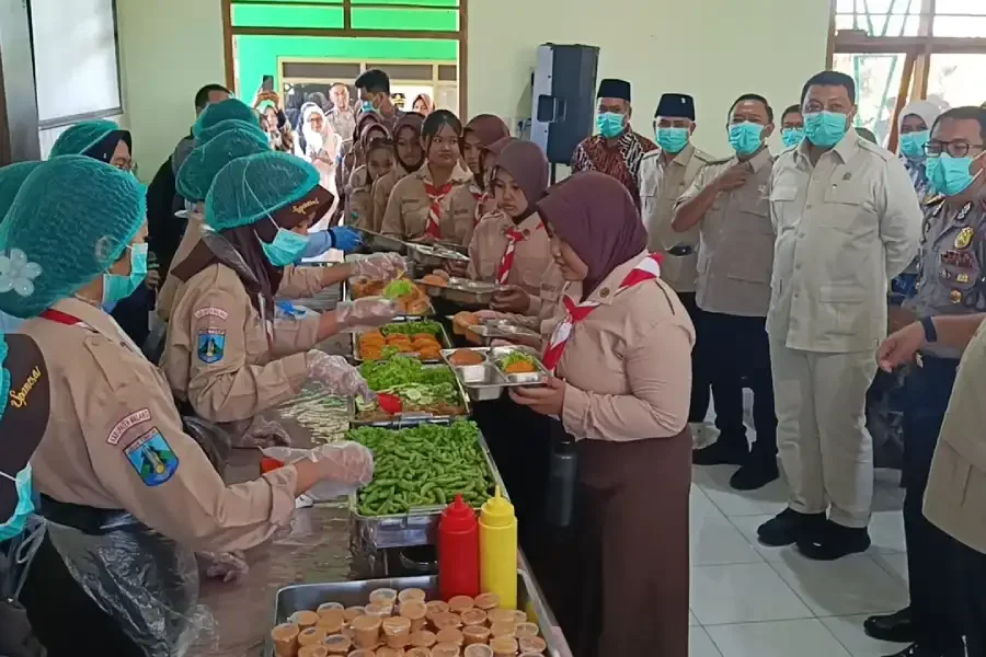 Siswa SMPN 1 Kepanjen Lebih Suka MBG Prasmanan, Evaluasi Soroti Sisa Makanan dan Kualitas Layanan