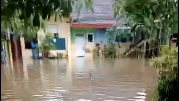 Hujan Deras Picu Banjir dan Longsor di Munjungan Trenggalek, Rumah Warga Rusak