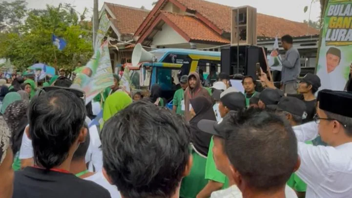 keramaian pendukung Kusmanto, S.Pd