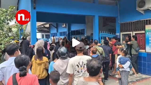 Ratusan warga mendatangi SDN 1 Kebondalem, Pemalang
